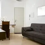Ape 1